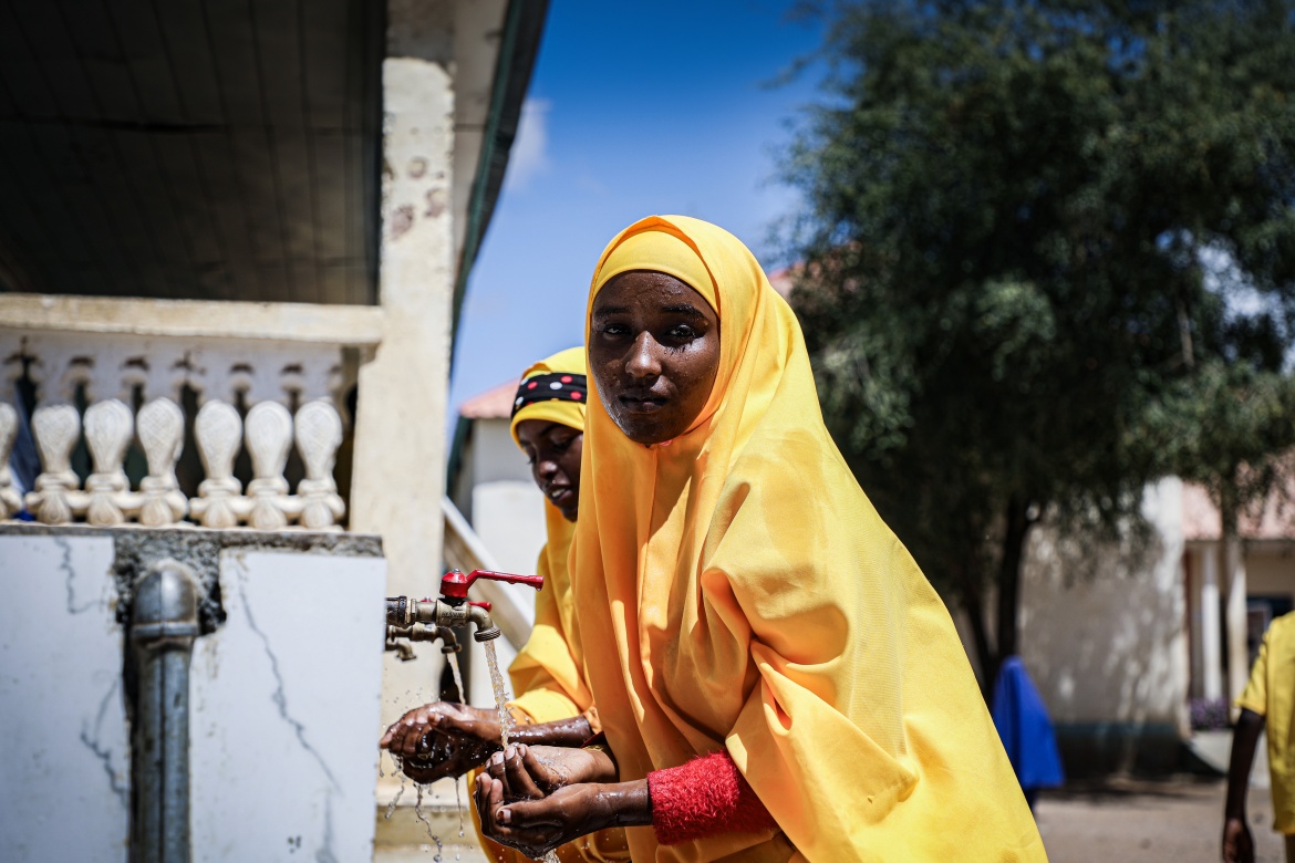 Students using the WASH facilities installed with the support of the GPE-funded program in Somalia. Credit: Awale Koronto/Save the Children