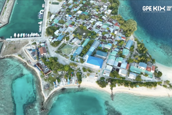 Keyodhoo School, located in Vaavu Atoll in the Maldives. Credit: GPE KIX EMAP